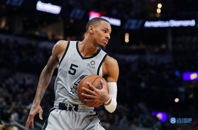 判罚点球的 判罚点球的