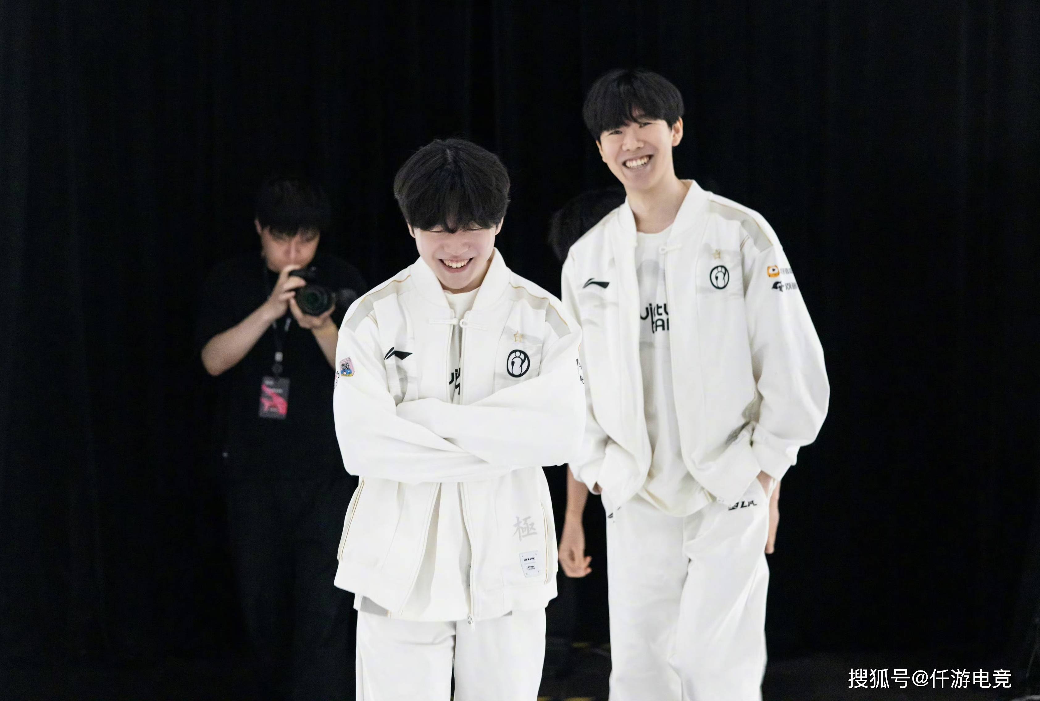 在这些含互 在这些含互